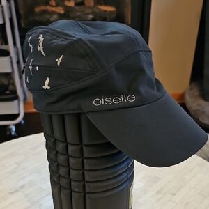 oiselle Black Performance Running Cap with Bird Motif